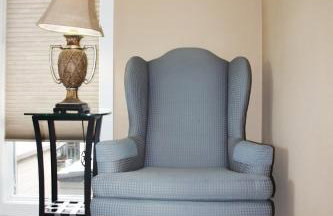 Bright 3 bedroom home with full kitchen, fenced backyard, sports court and free parking - Foto 18