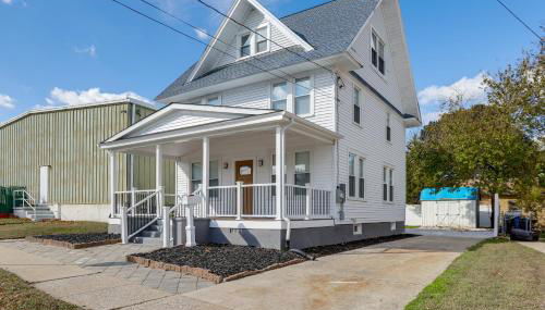 Walk to River, Parks and Dining Family Home with Yard - Foto 4