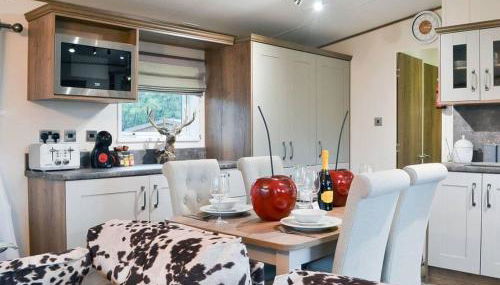 2 Bed Lodge - Sleeps 6 - Dogs - Hot Tub - Parking - Foto 4