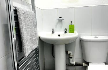 Serviced 4 bed 2 bath Manor Park House - Foto 17