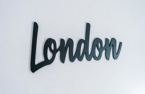 Spacious 5 bedroom house near Leeds City Centre sleeps 12 suits contractors with free parking - Foto 17