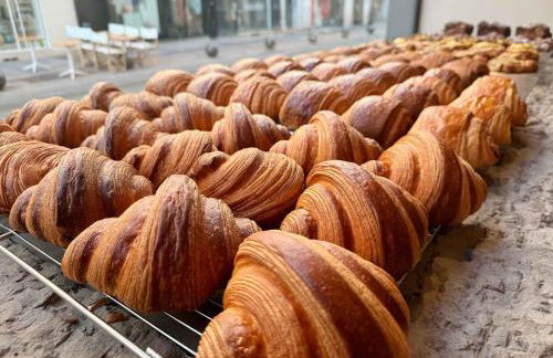 Luxury Family 2BR - Prime Location, Walk to Beach & Shopping, Sunny Balcony - By Totolulu Cannes Hoche - Foto 31