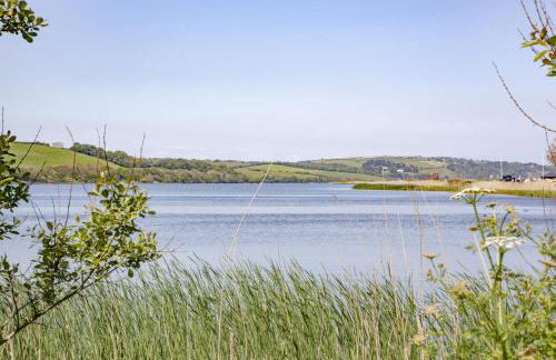 Bumble Cottage, Torcross - Heart of Torcross - Log burner - Ley views - Foto 25