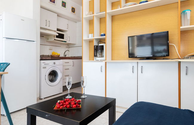 Apartment in Salou with swimming pool and terrace - Photo 4