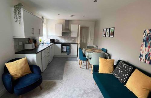 Town centre apartment with parking - Photo 1