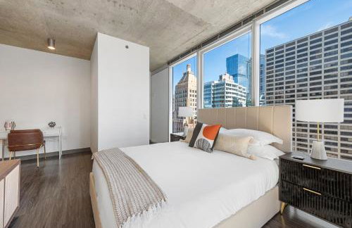 Linea Luxury Living with Indoor Pool and Rooftop Views in The Loop - Photo 73