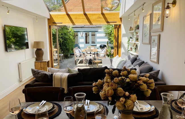 Dolls House - Luxury Townhouse - From 400 Per Night - Photo 8