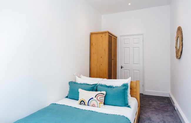 2 Bed Apartment Right on Trafalgar Square - Photo 18