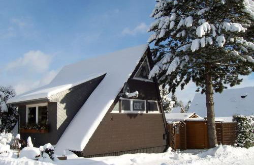 Ferienhaus zum Wohlfühlen in der Eifel, Poolnutzung, Tennis, Minigolf, Seenähe - Photo 21