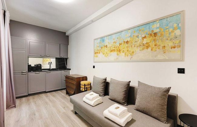 Modern Apartment & Terrace - 2br/6p - Near Nation - Photo 1