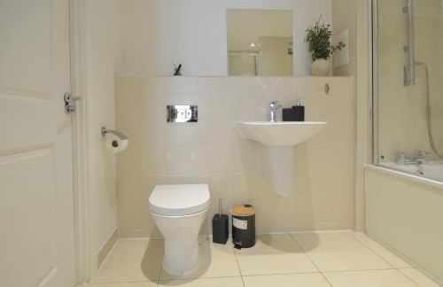 Modern 2 Bedroom Apartment Steps from Vauxhall St - Foto 13