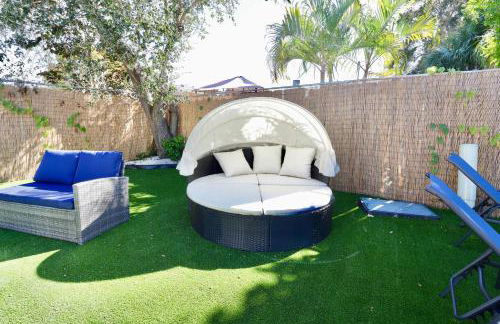 Luxury Oasis Getaway w/pool 15 mins from beach - Foto 25