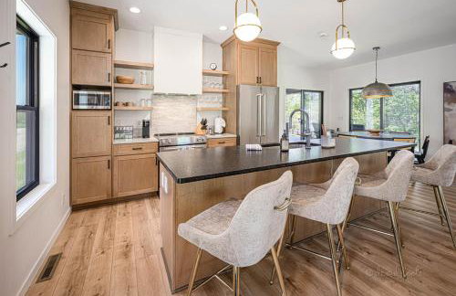 Galena Spring Escape - Hot Tub & Cozy Nights - Foto 22