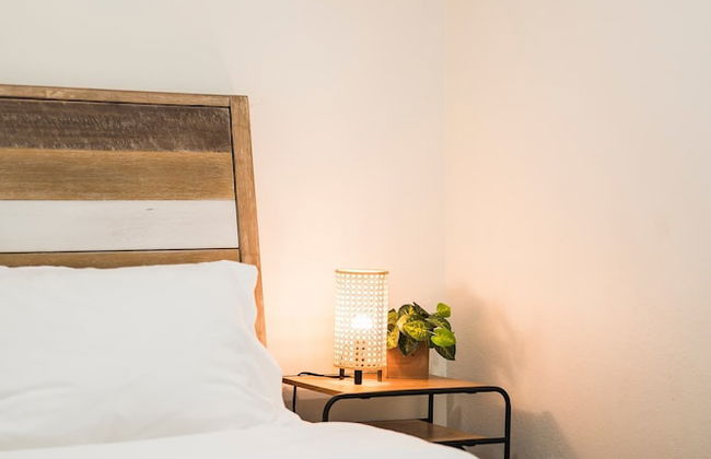 Charming Escape With Stylish Decor & Outdoor Space - Foto 7