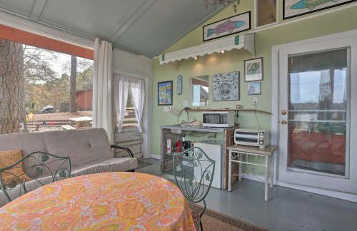 Lakeside Pleasure Island Cabin with Deck and Gas Grill - Foto 16