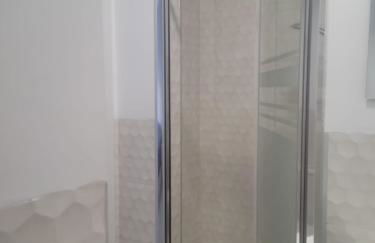 250m Chamartin, 250m plaza castilla, 3 stops Bernabeu - Photo 18