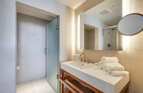 Walk to Beach and Dining! Luxe Fort Lauderdale Condo - Foto 20