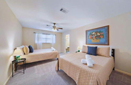 Relax and Play 3BR Retreat w Sunroom - Foto 2