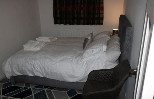 Entire -4 Bedrooms Detached House with Driveway - Foto 13