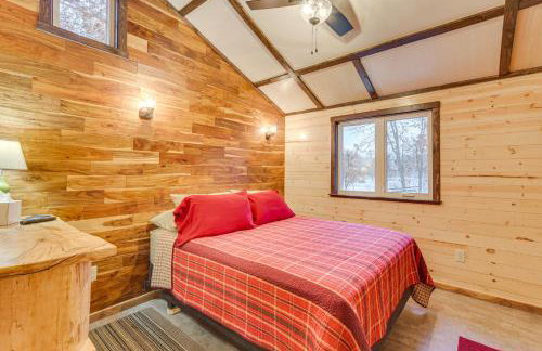 Minong Flowage Cabin with Fire Pit and Dock! - Foto 12