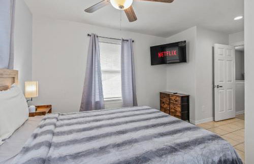 8 Mins to SPI Beach Spacious 3BR with Backyard - Foto 7