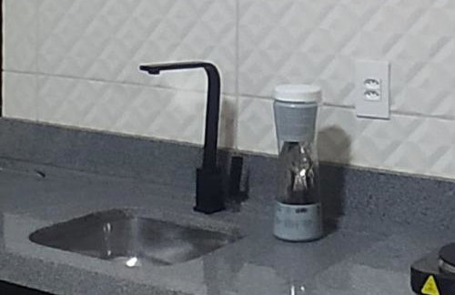 Check-in AUTÔNOMO, churrasqueira em Casa! Acesse 2ar, 2q,2B, pague 4 ou mais hóspedes, até 6 camas e tem pátio, garagem, roupa de cama, máquina de lavar roupas, portão eletrônico, todos privativos! Desconta duração! Entrada 15h adiante, inclusive madruga - Foto 7