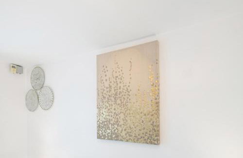 5 Min to Heathrow & Uxbridge Station with Parking - Photo 29