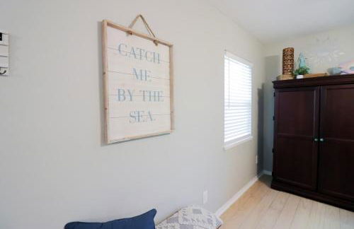 SUNNY DAZE Walk to Beach 2 Decks Pet Friendly Has a Mini Bar - Foto 1