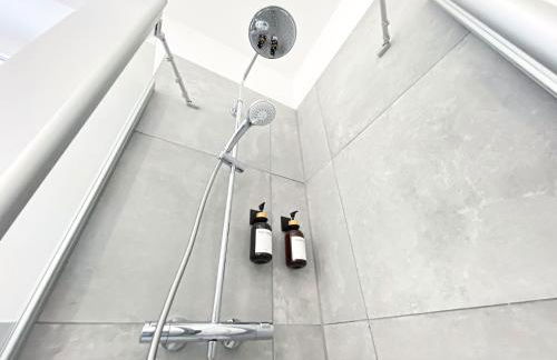Freundliche Ferienwohnung mit Regendusche, Küche, Waschmaschine&Trockner, TV, WLAN - Photo 37