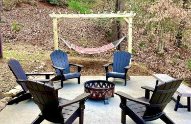 Fully Stocked Cabin Retreat w/ Game Room & Pond! - Foto 64