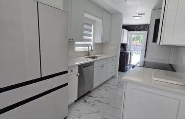 Bright, Modern Home Close to Great Beaches! - Foto 14