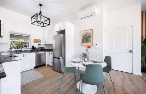 2025 Built Single-Level 2BR Serene Home with 2 AC - Foto 10