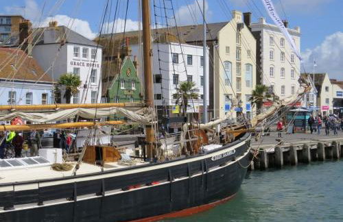 Spinnaker House-with Tesla Electric Charging Point - Photo 45