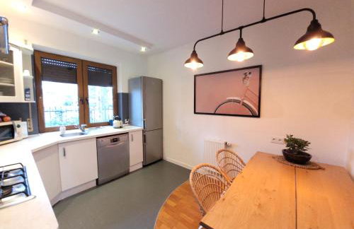 Uroczy dom na ładnym podwarszawskim osiedlu - Foto 24