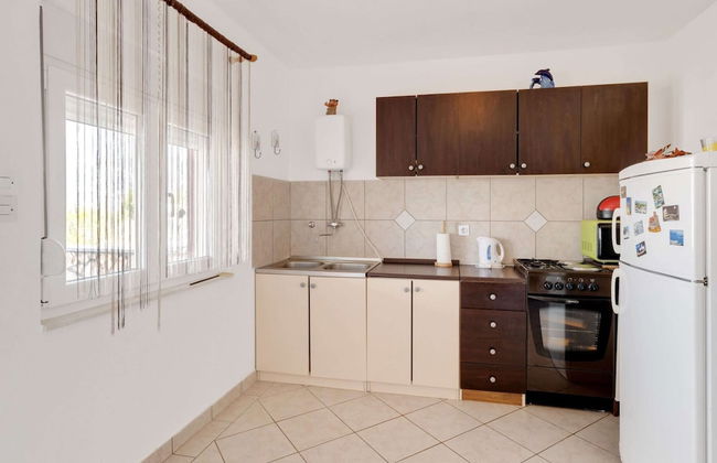 Simplistic Holiday Home in Jasenice Rovanjska near Sea - Foto 8