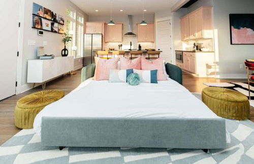 Designer Single Family House-Rooftop- Hot Tub - Foto 19