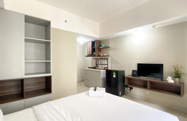 Modern Look Studio Room at LRT City Jatibening Apartment - Photo 5