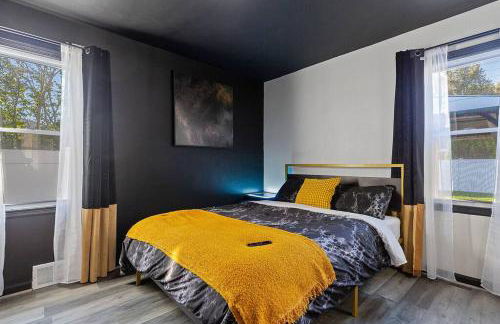 Dark House With HotTub TV in Rooms - Foto 30