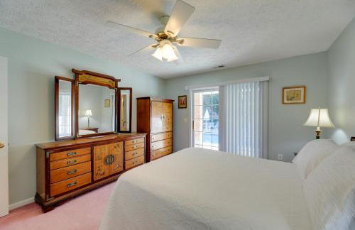 Pine Knoll Shores Getaway - Walk to Beach! - Foto 21