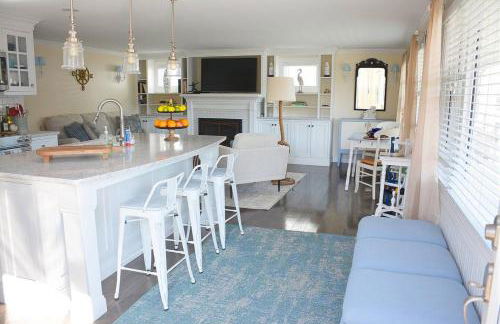 Little Miss Cottages - 68 East Grand Luxury Condo - Photo 2