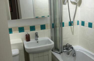 Beautiful riverfront cosy one bedroom apartment - Photo 14