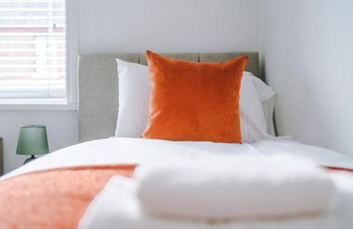 Modern 3 Bedroom House Perfect for Short and Long Stays - Foto 22