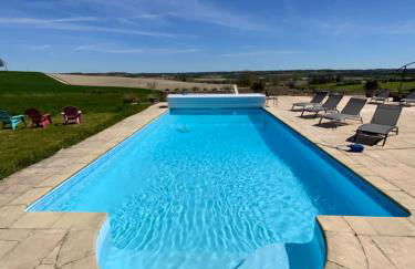French Farmhouse Retreat with pool & superb views. - Foto 39