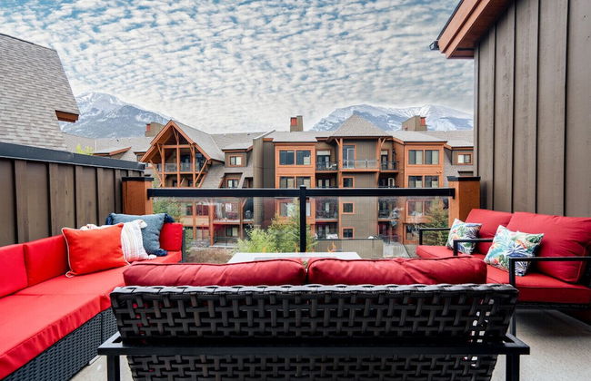 Luxury 3-Br Penthouse | INDOOR Pool & Hot Tub | Pool Table | 2 Decks + Mtn Views - Photo 15