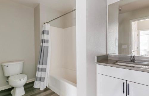 Blueground Emeryville pool nr Bay Street Park SFO-1987 - Foto 14