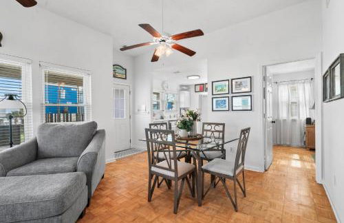 Seaside Sunrise: A Peaceful Escape by the Ocean - Photo 8