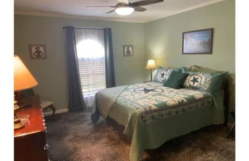 StockYards! Walk 3 Blocks-Ranch House sleeps 8 - Foto 11