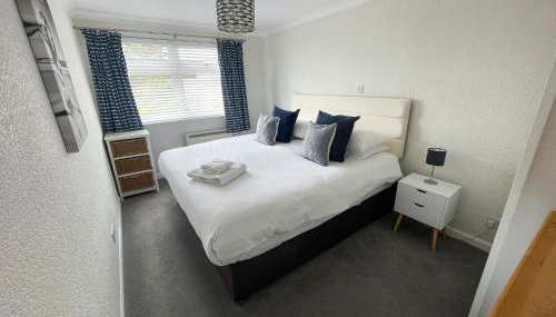 1 Chatsworth Riverscape Apartments - Riverview apartment in great location with free parking overlooking the Gannel just a short walk from Newquays incredible beaches and local amenities - Foto 3