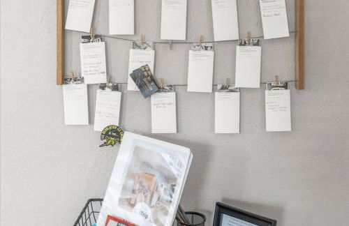 BeeKeeper's Inn - Beautifully Renovated 1929 Bungalow with 2 Bedrooms on Brick Street near Tampa's Attractions - Foto 38