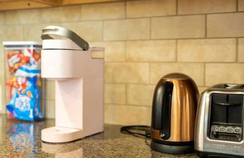 Bedroom with 3.5-Bathroom near Golf Course! - Photo 19